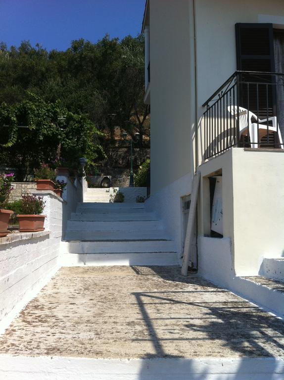 Dimitrakis Apartments Kassiopi Dış mekan fotoğraf